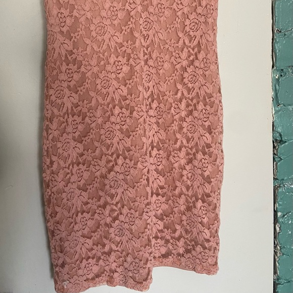 Pink lace dress - Picture 2 of 5